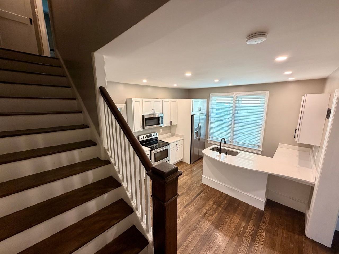 1050 Edgar Ave - Photo 3 of 22