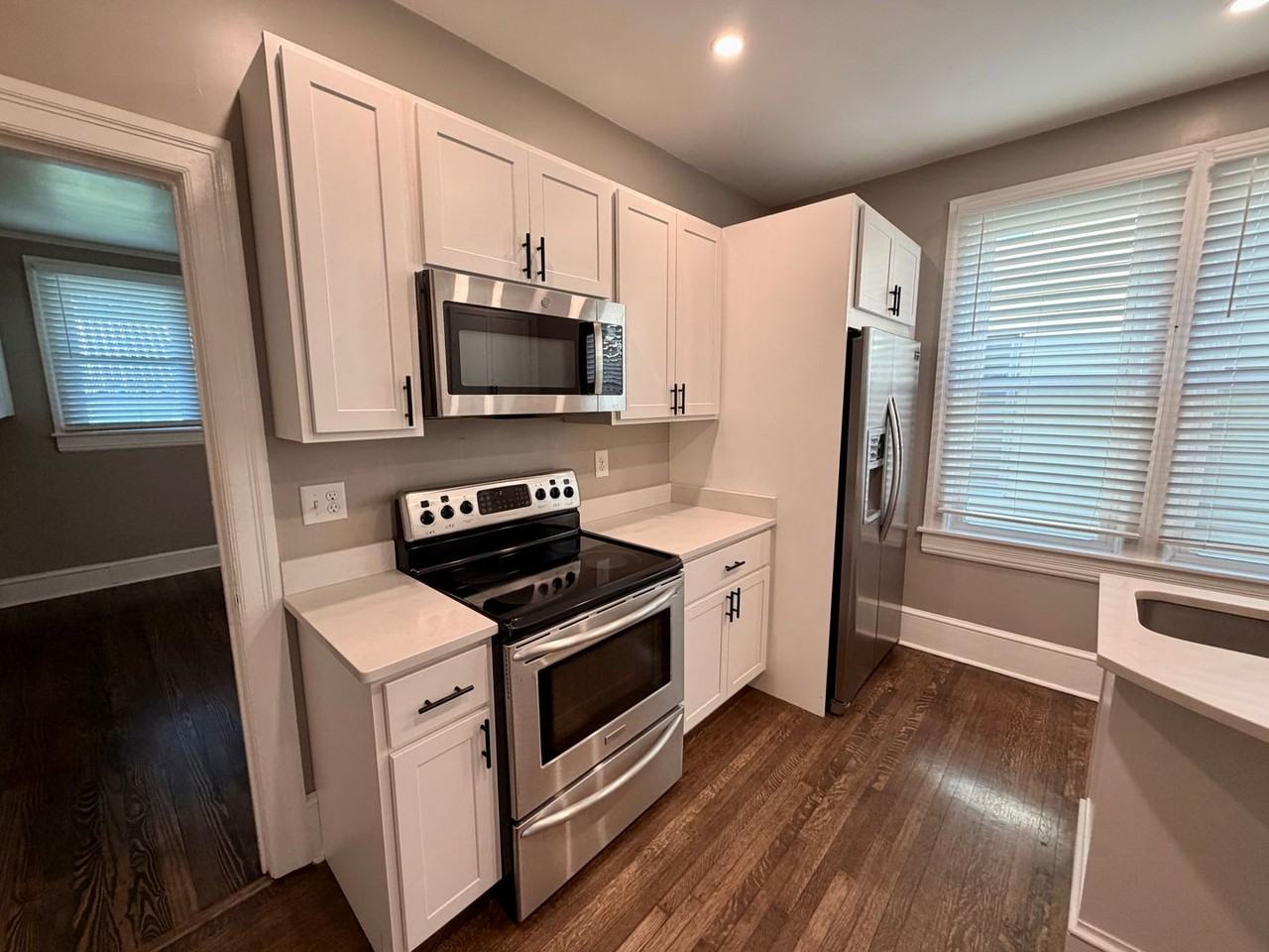 1050 Edgar Ave - Photo 4 of 22