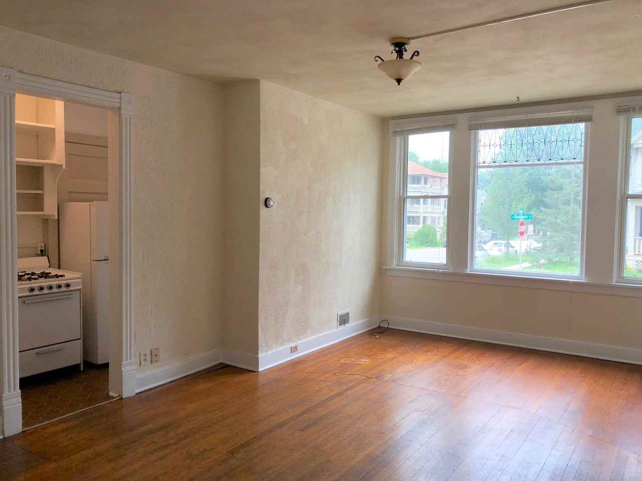 1259 Spaight St - Photo 3 of 14