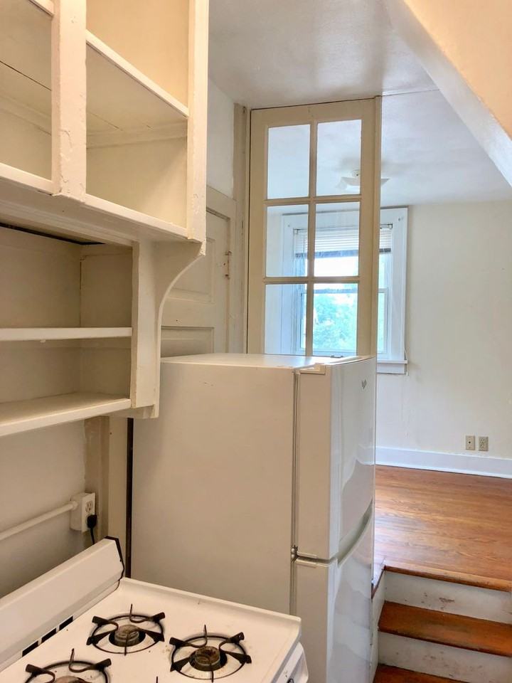 1259 Spaight St - Photo 4 of 14