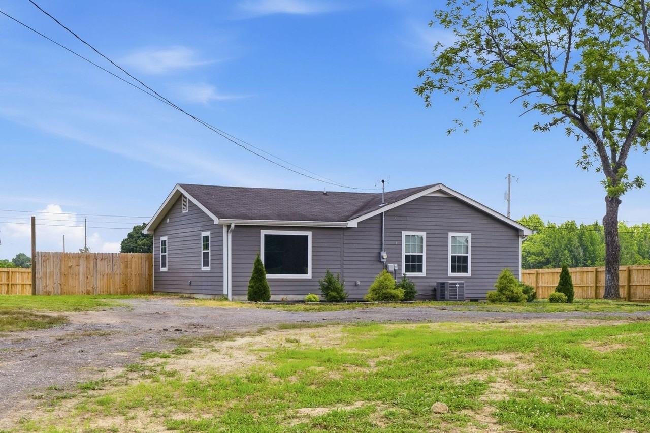 6526 Old Clarksville Pike - Photo 2 of 24