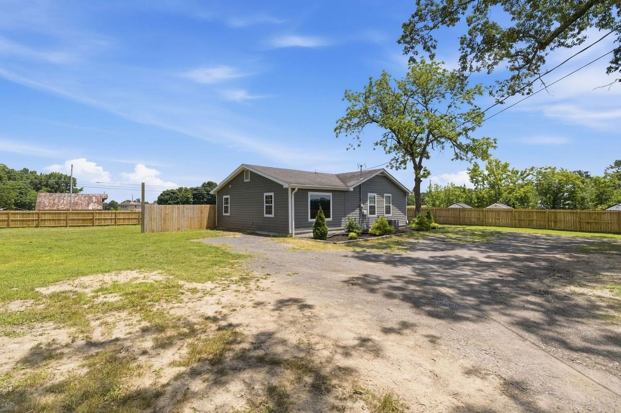 6526 Old Clarksville Pike - Photo 4 of 24