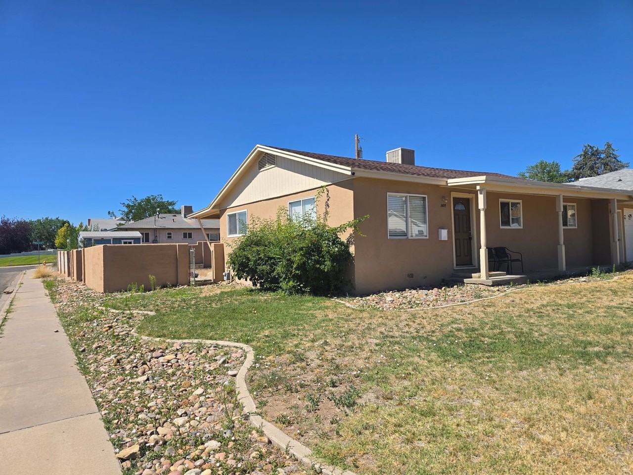1409 Zuni Pl - Photo 3 of 9