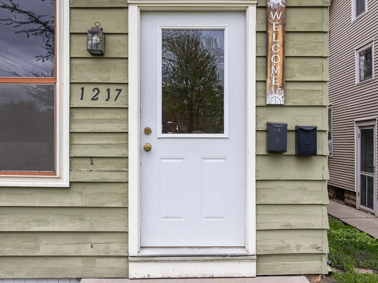 1217 Grand Ave - Photo 5 of 46