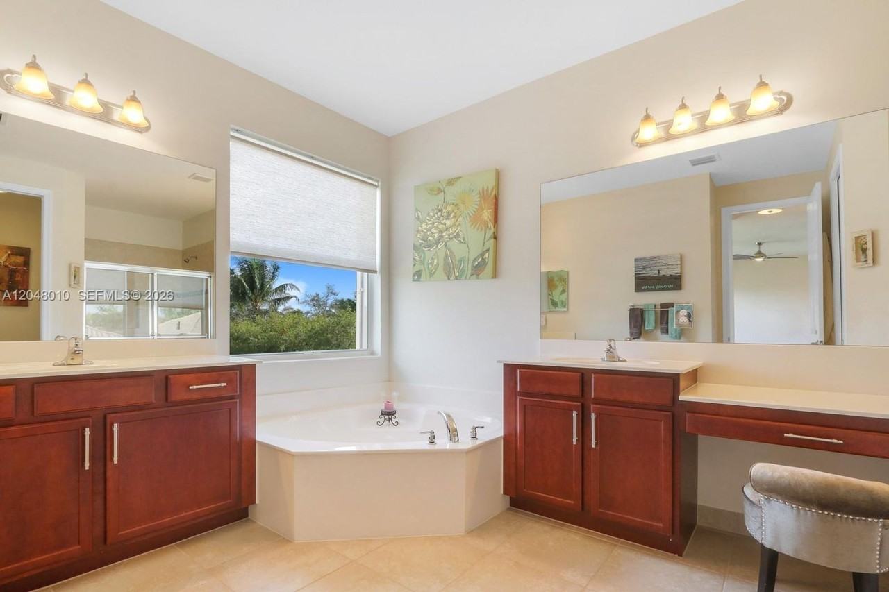 8185 Fiera Ridge Dr #0 - Photo 4 of 11