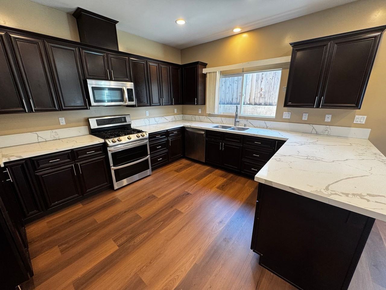 701 Star Ct - Photo 3 of 24
