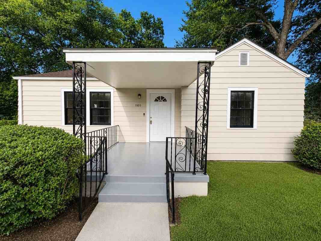 1105 Pineview Rd