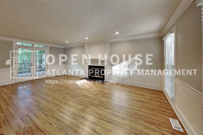 1302 Milstead Trce Ne - Photo 4 of 22