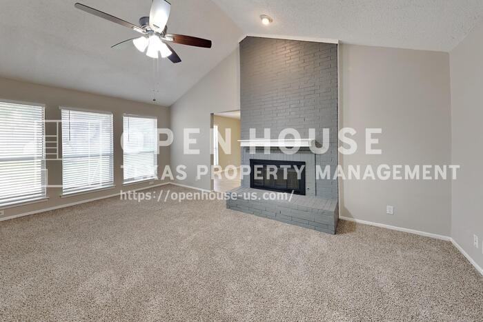 1711 Elizabeth Dr - Photo 4 of 23