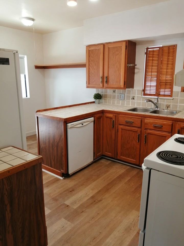 8007 French Street - Photo 3 of 8