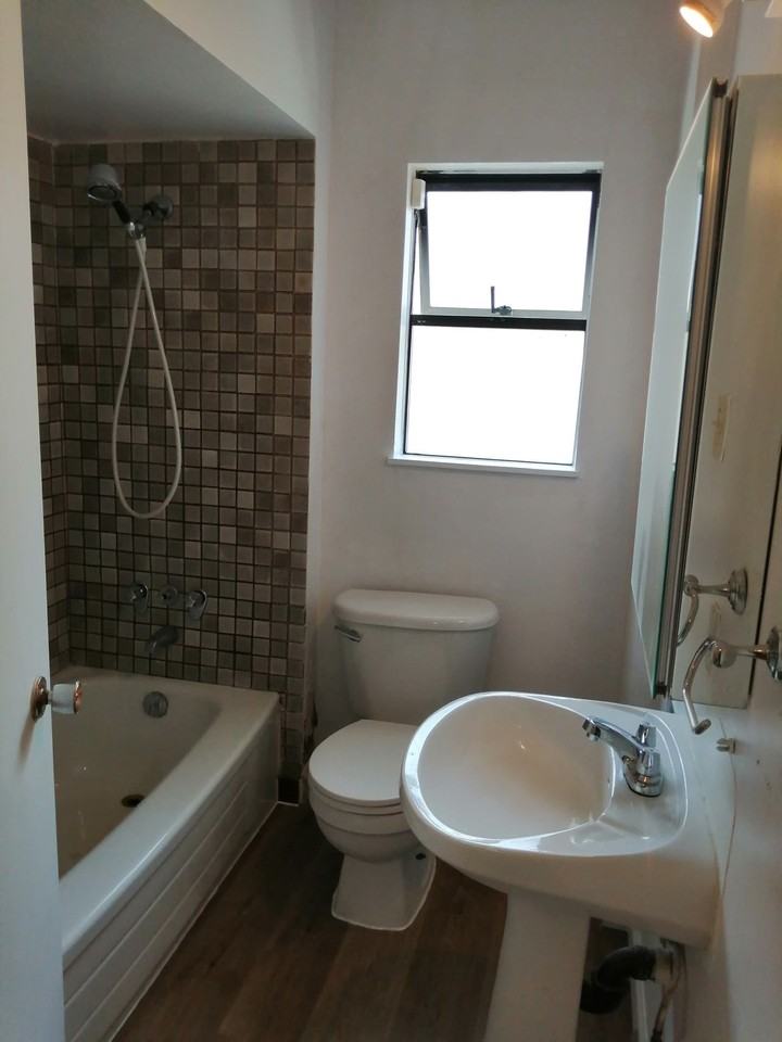 8007 French Street - Photo 7 of 8