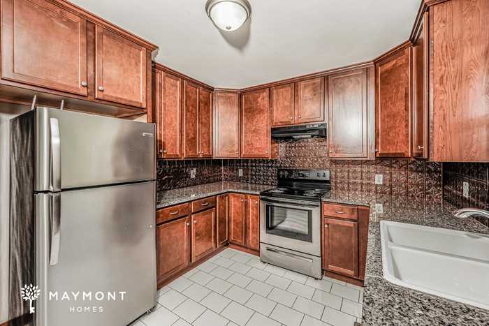 566 Commissary Rd - Photo 7 of 14