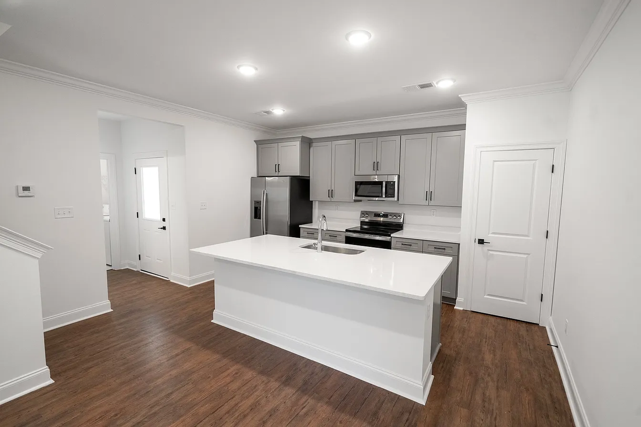 701 Southview Dr #NA - Photo 2 of 6