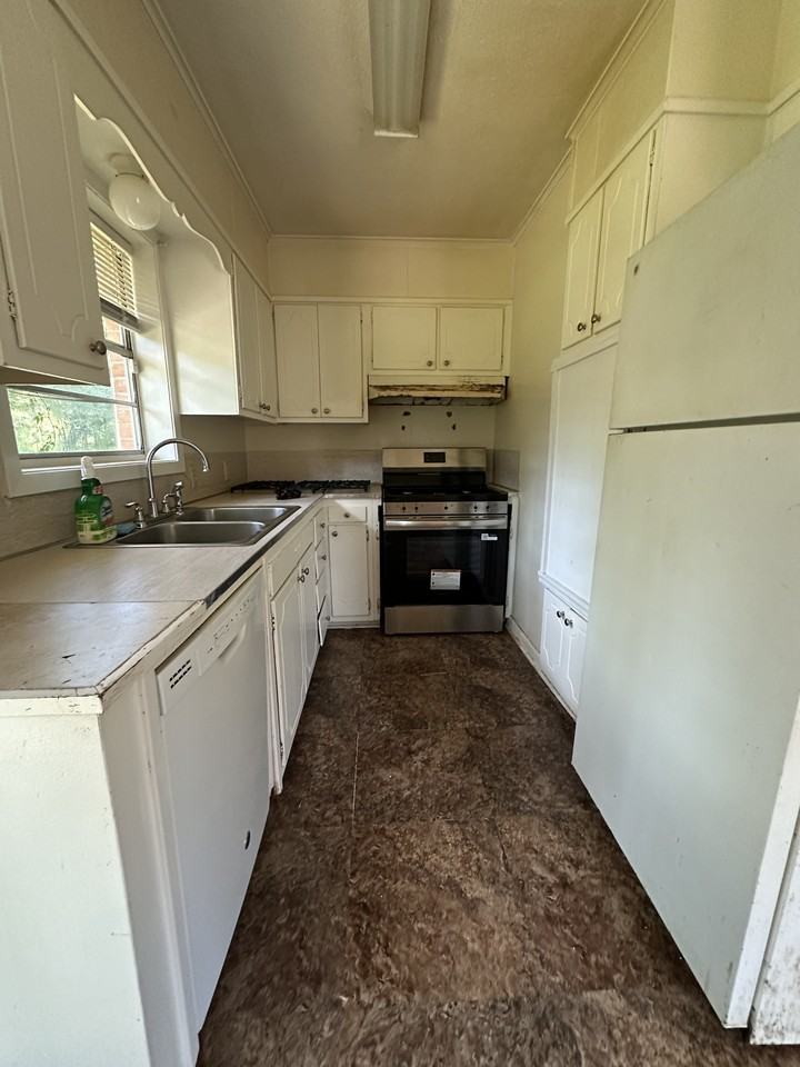 1107 Pinehaven Cir #NA - Photo 6 of 11