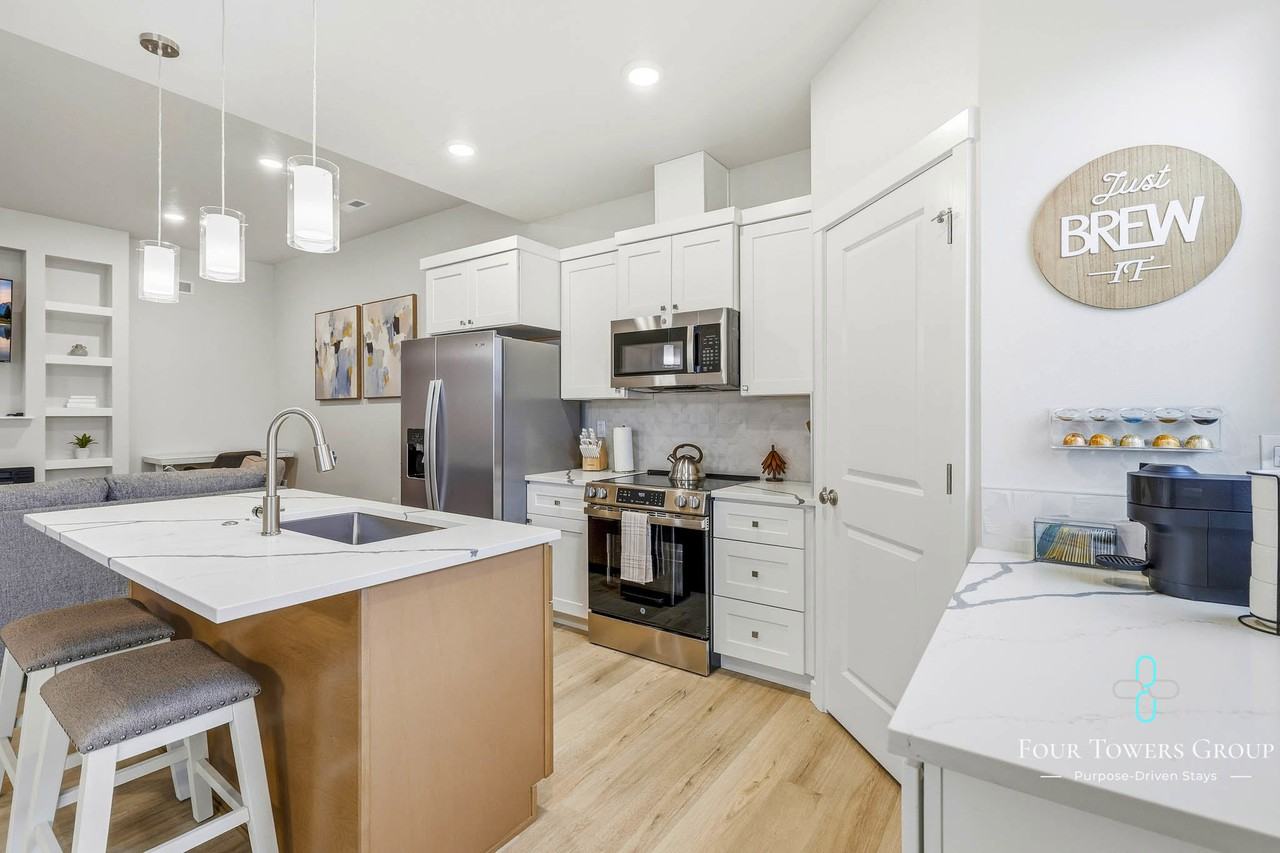 1203 Ne Emerald Dr - Photo 4 of 16