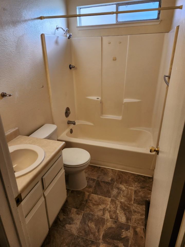 366 Maine St #B - Photo 6 of 7
