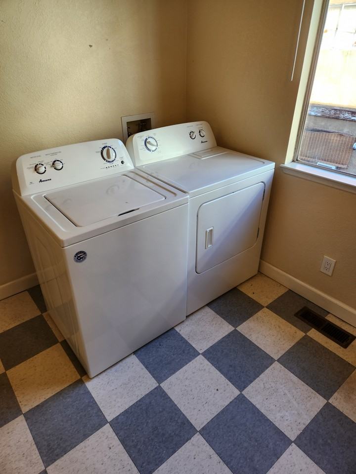 366 Maine St #B - Photo 7 of 7