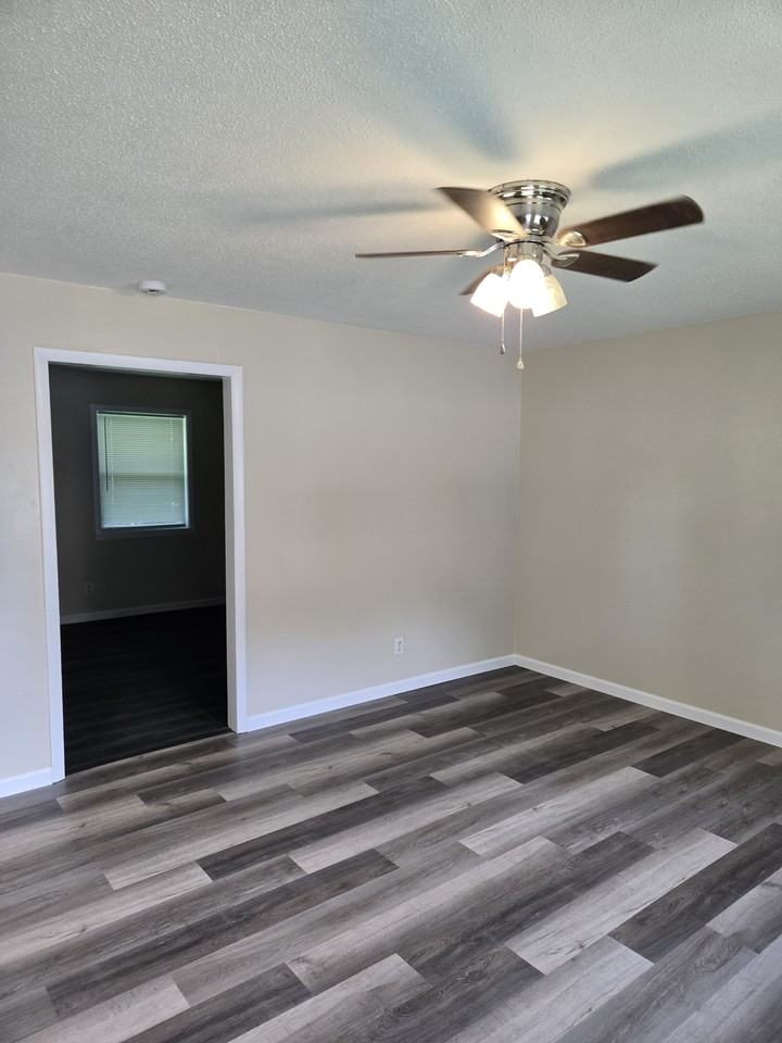 525 Maple St #NA - Photo 2 of 5