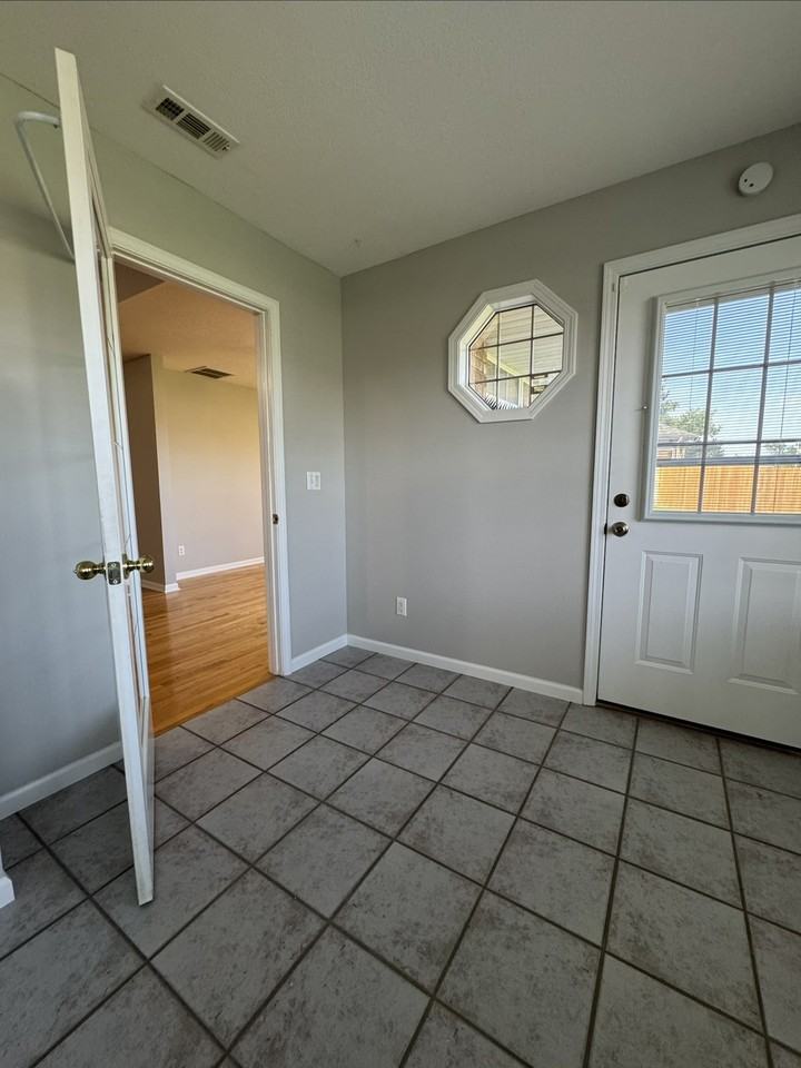 708 W Bryant St #NA - Photo 4 of 13