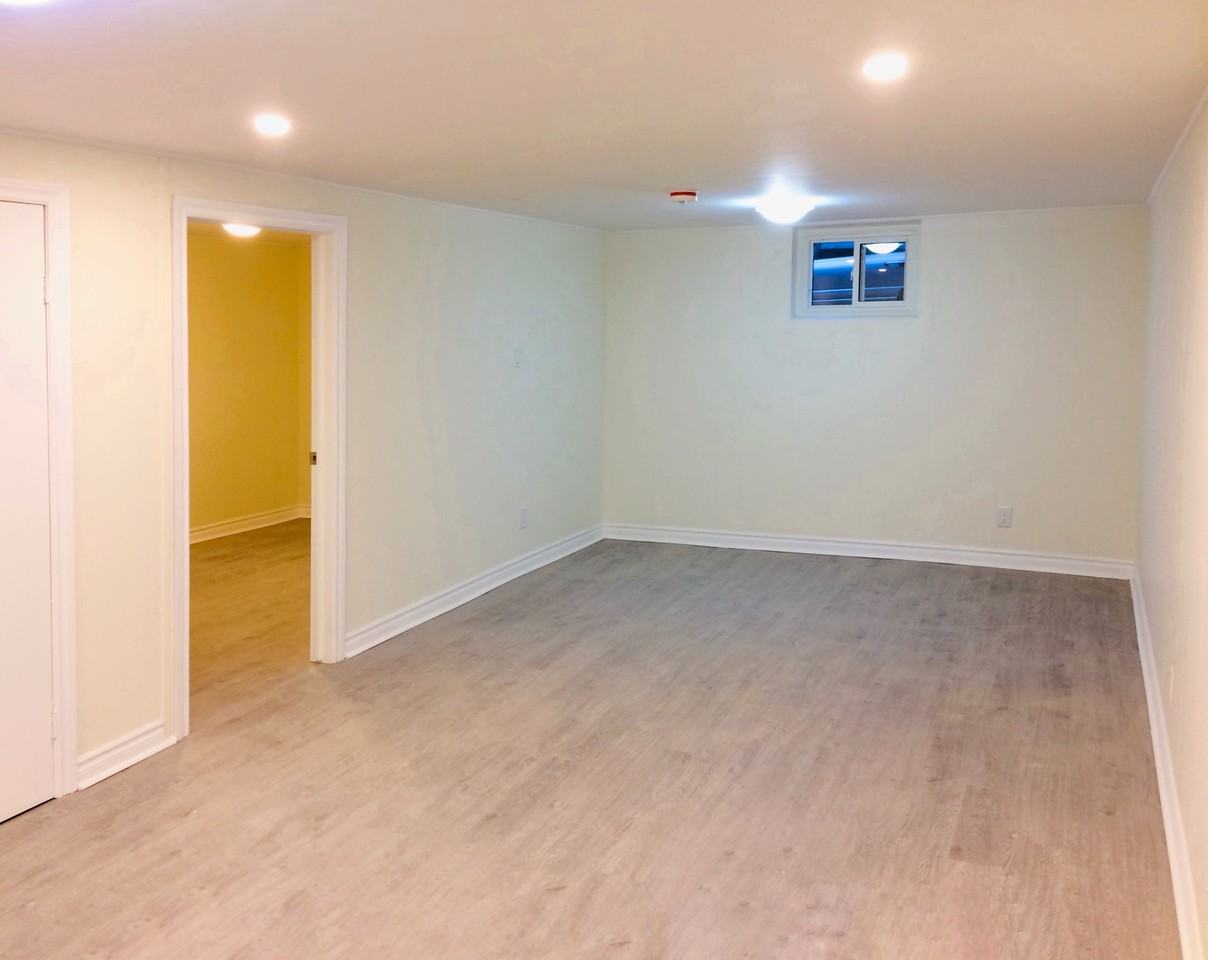 137 West 34th Street - Photo 5 of 10