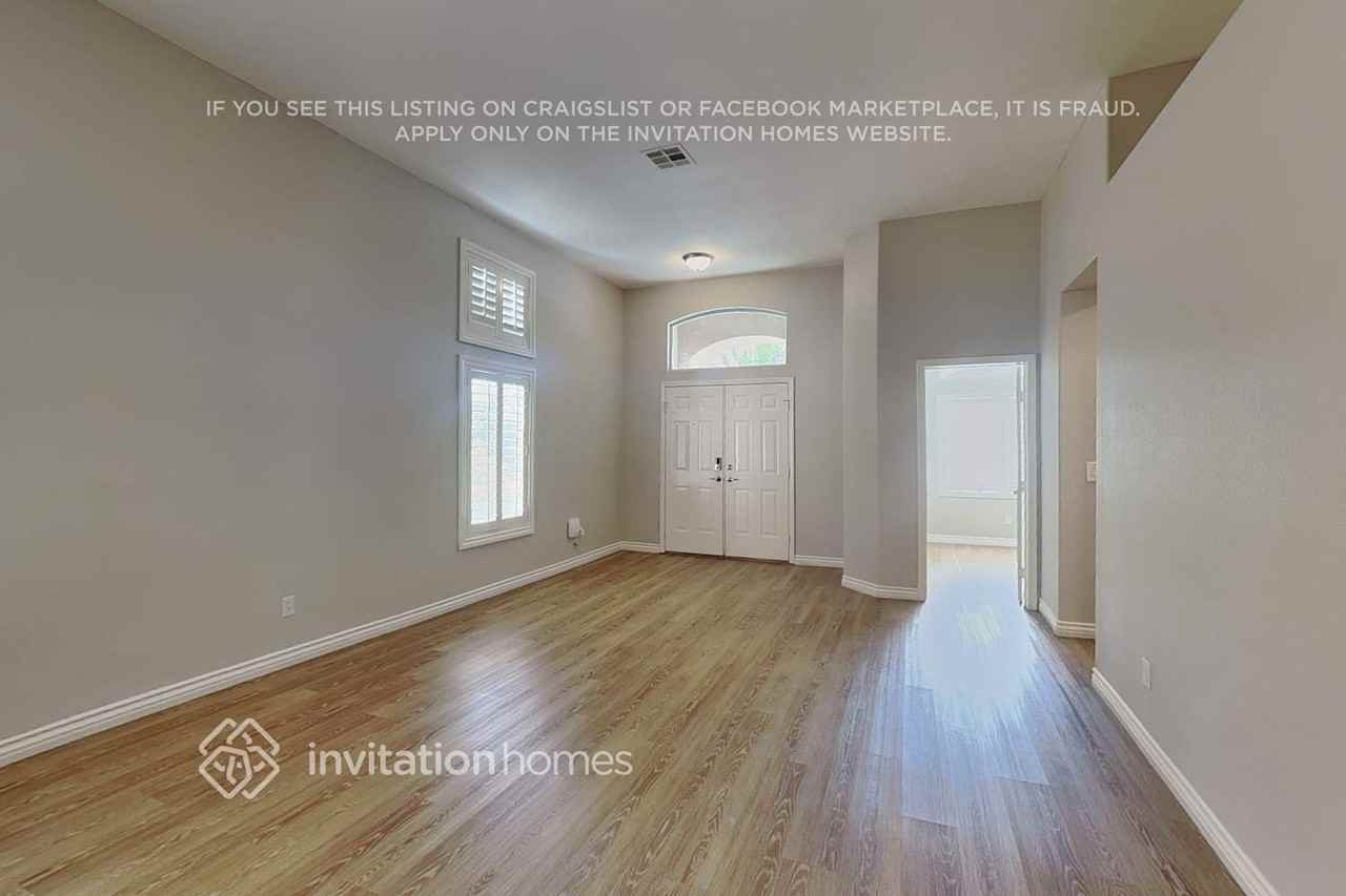 4711 Blue Moon Ln - Photo 3 of 18