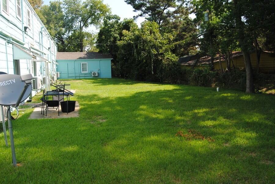 815 Shirley St #201 - Photo 2 of 11