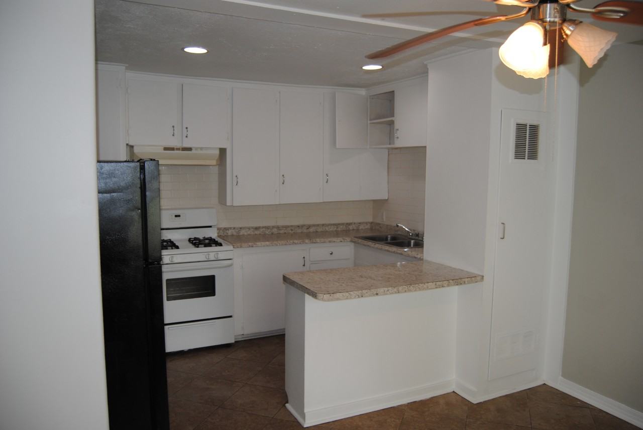 815 Shirley St #201 - Photo 5 of 11