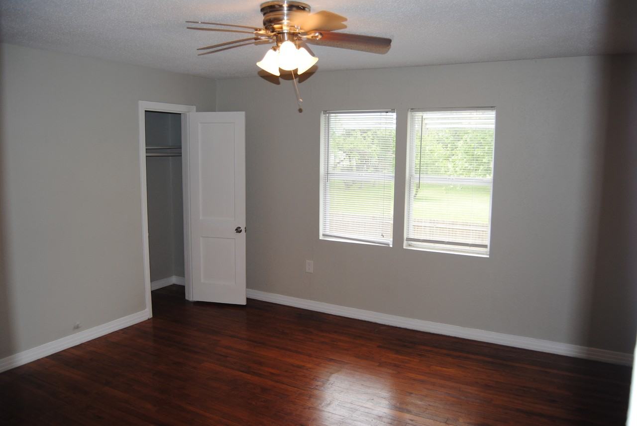 815 Shirley St #201 - Photo 7 of 11