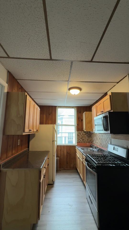 202 2nd Ave #4 - Photo 7 of 16
