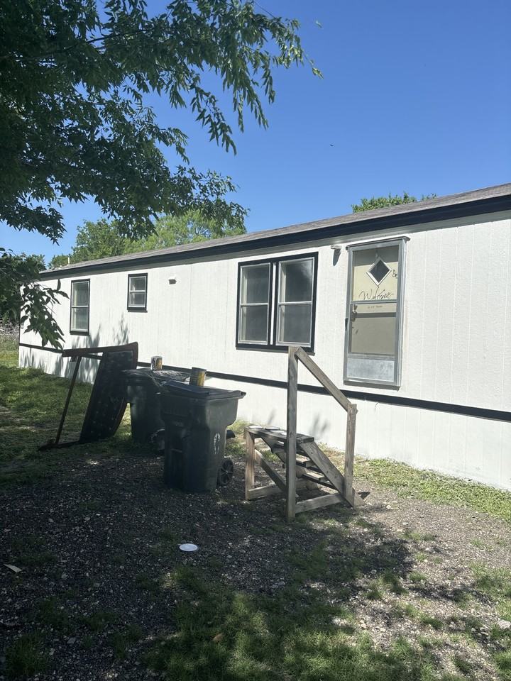 407 E Main St - Photo 2 of 11
