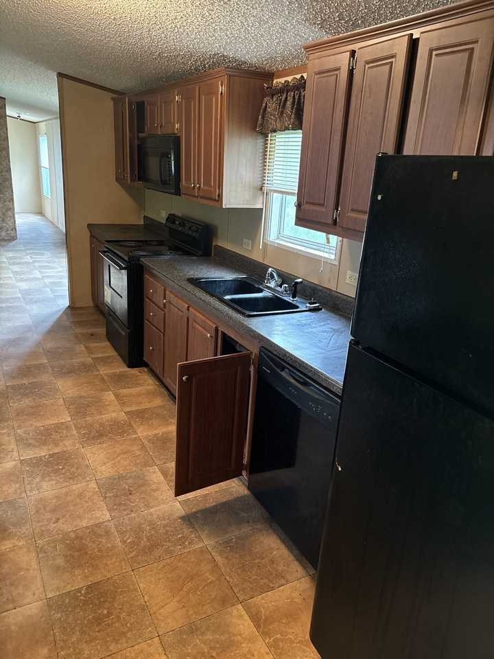 407 E Main St - Photo 6 of 11