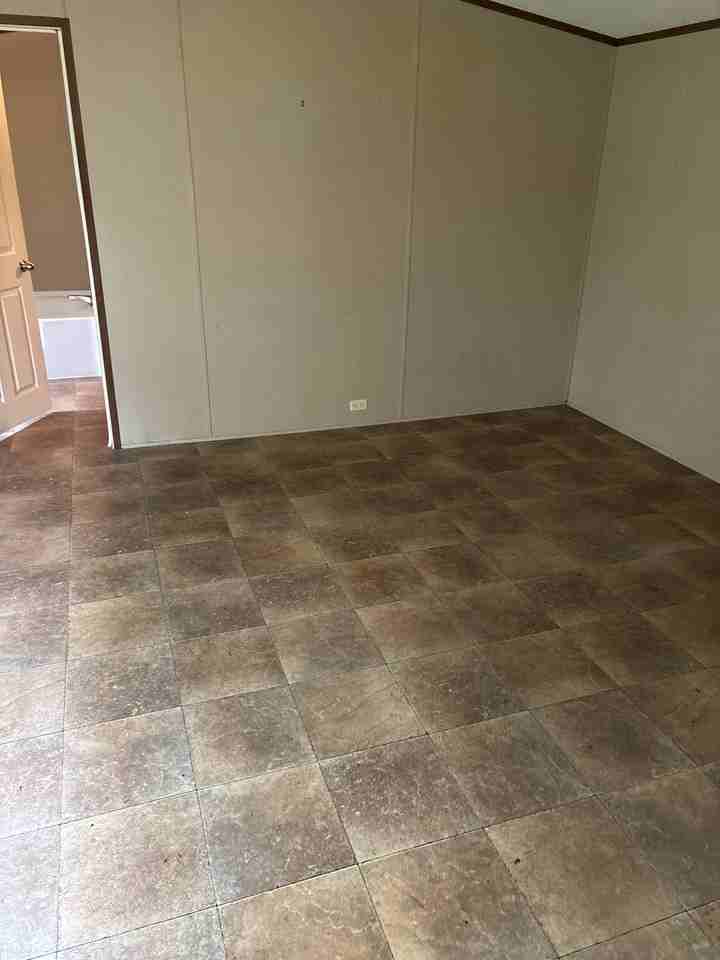 407 E Main St - Photo 7 of 11
