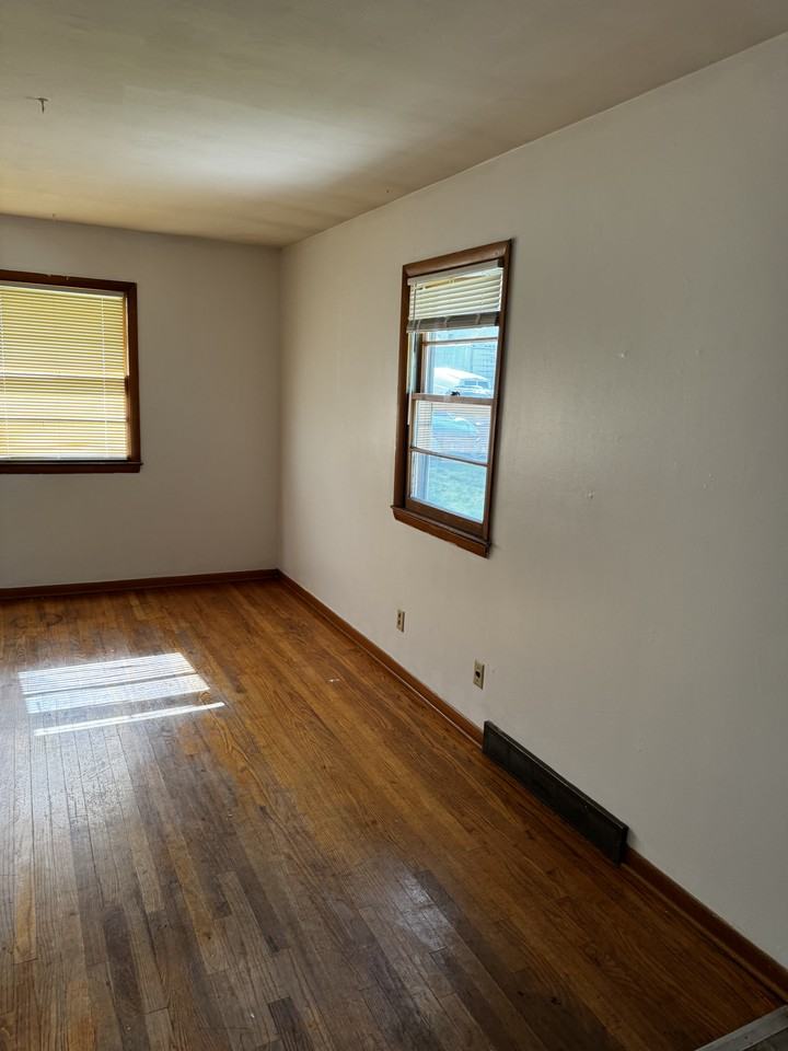 207 N Stark St #209 - Photo 4 of 16