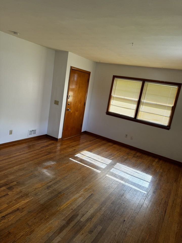 207 N Stark St #209 - Photo 5 of 16