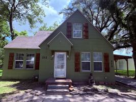 featured image of 212 W Hunnicutt Ave #1