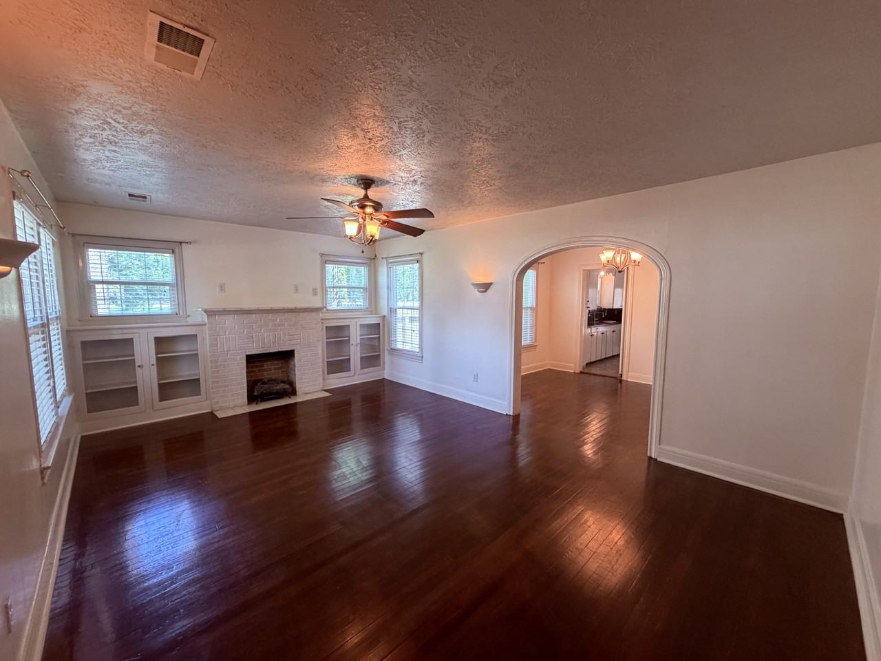 212 W Hunnicutt Ave #1 - Photo 2 of 14