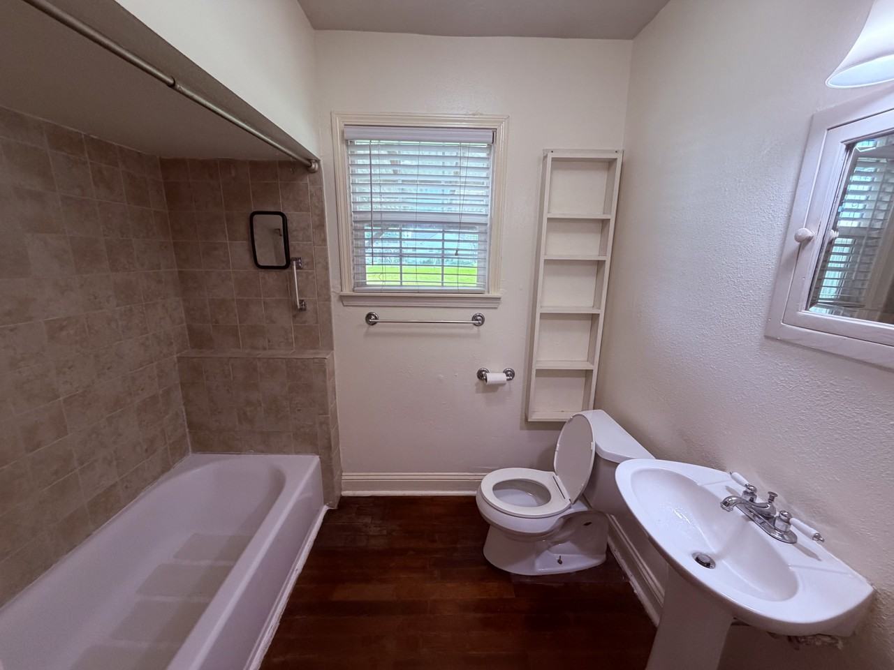 212 W Hunnicutt Ave #1 - Photo 6 of 14