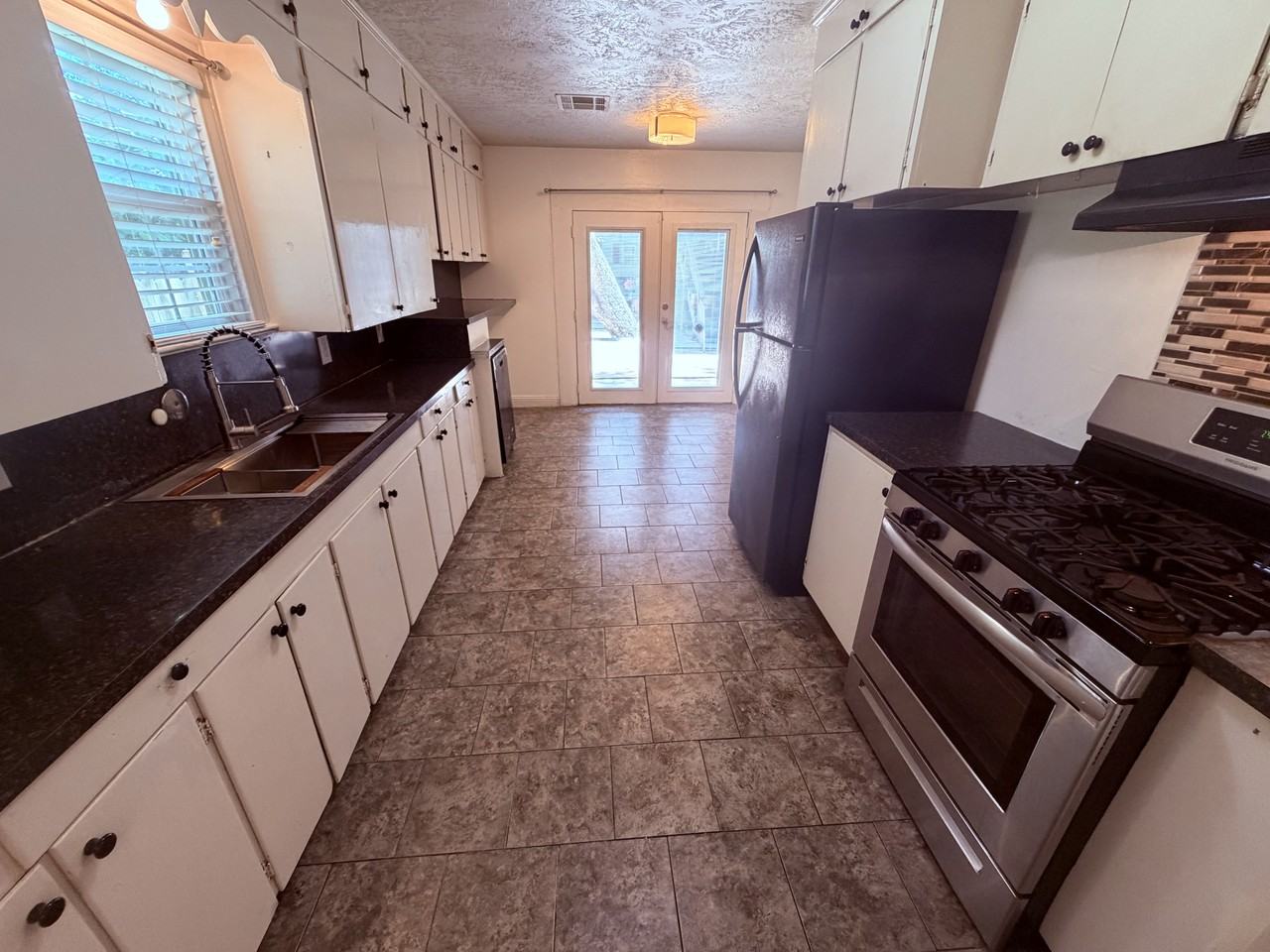 212 W Hunnicutt Ave #1 - Photo 7 of 14
