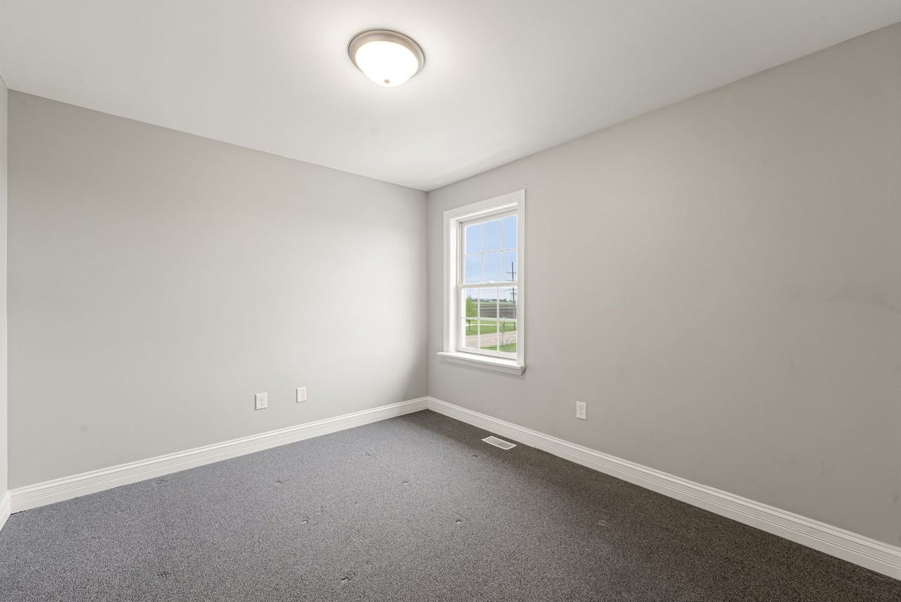 412 N Grainger Ln - Photo 2 of 26