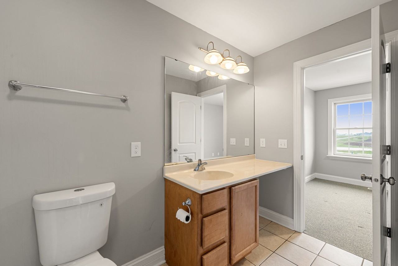 412 N Grainger Ln - Photo 4 of 26
