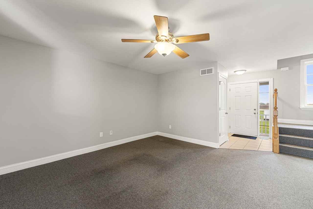 412 N Grainger Ln - Photo 7 of 26