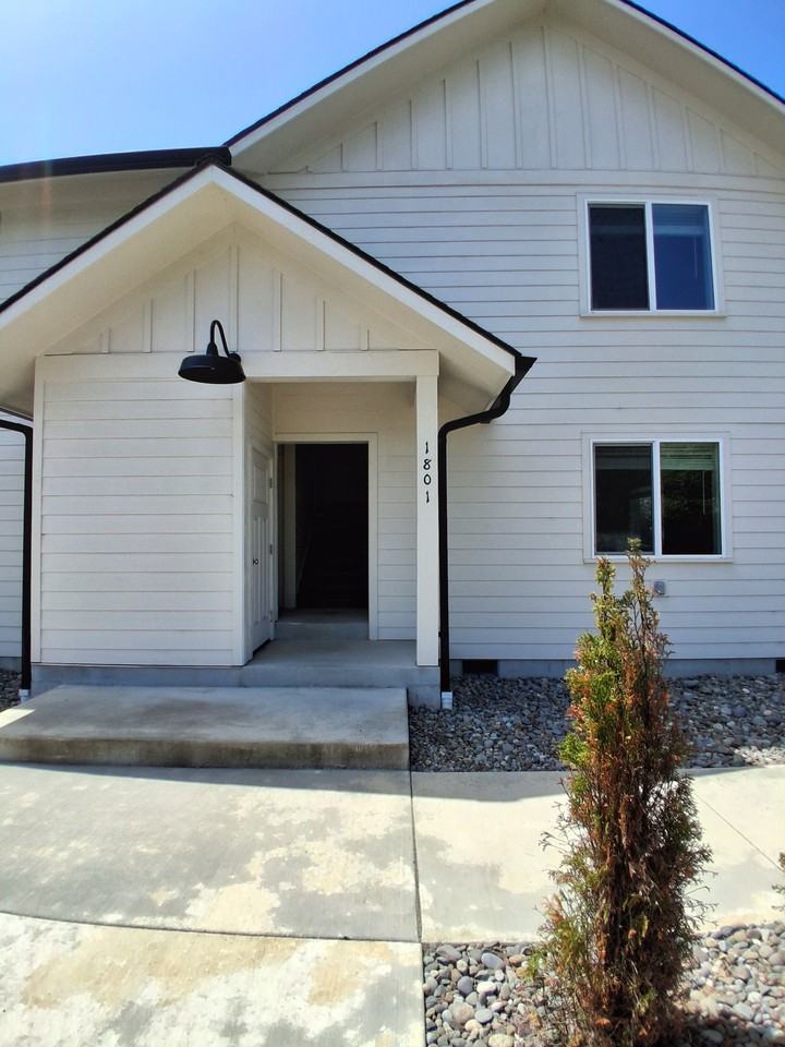 1801 Pacific Ave N #5 - Photo 2 of 4