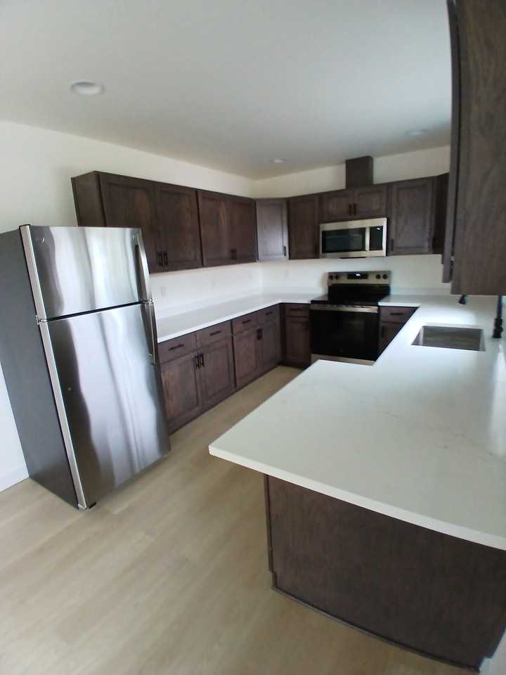 1801 Pacific Ave N #5 - Photo 3 of 4