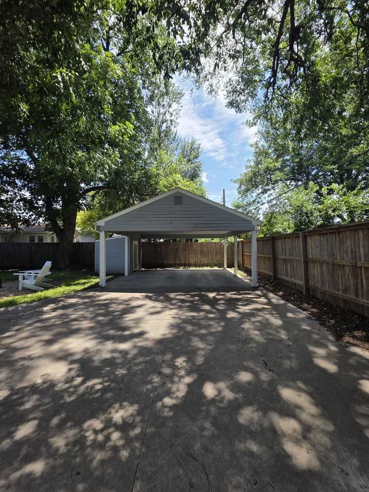1432 S Gary Ave - Photo 5 of 33