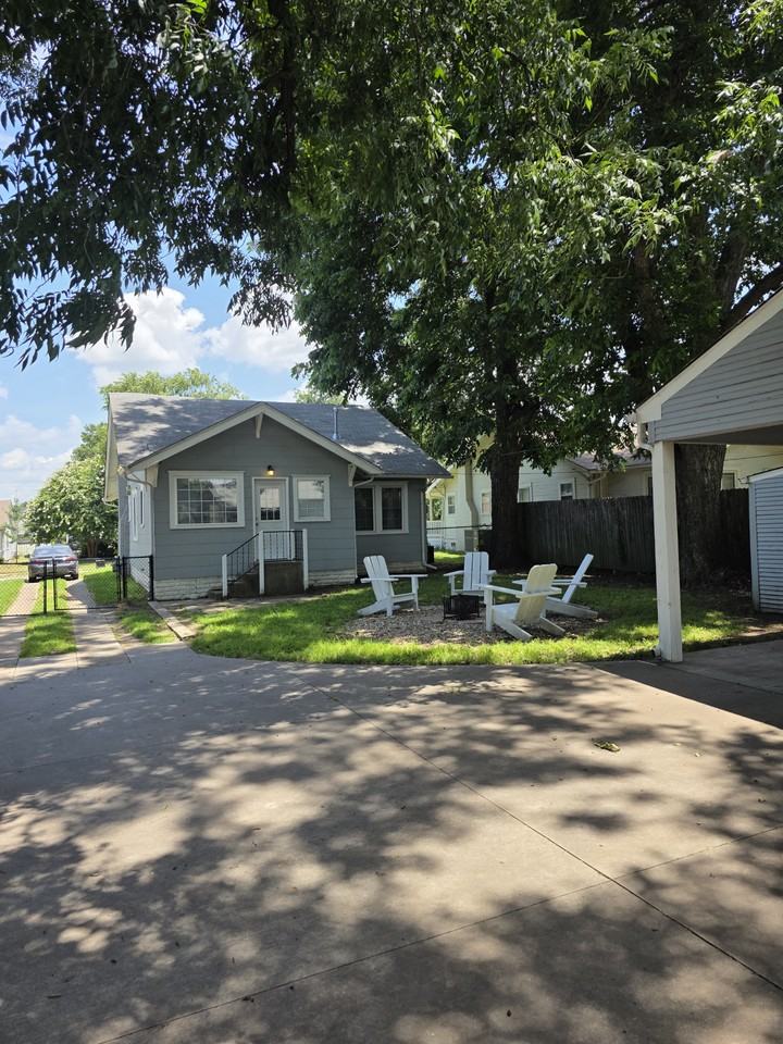 1432 S Gary Ave - Photo 7 of 33