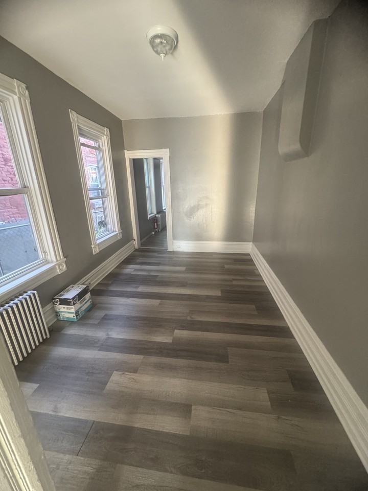 211 N 2nd St - Photo 2 of 5