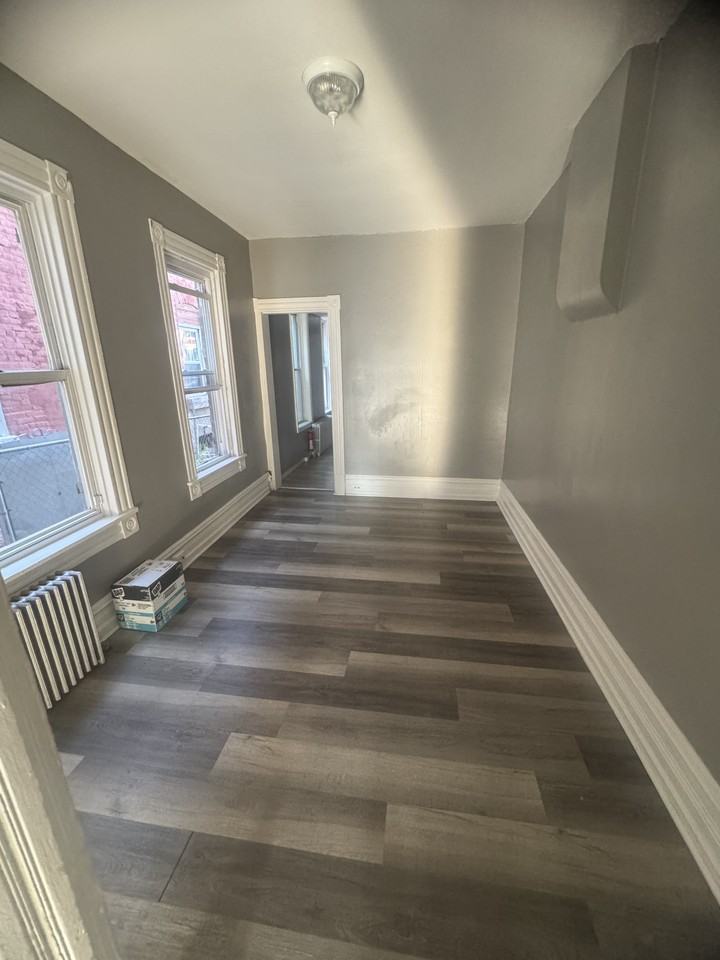 211 N 2nd St - Photo 3 of 5