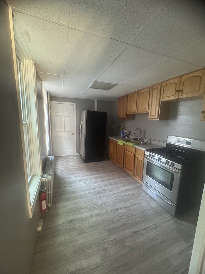 211 N 2nd St - Photo 5 of 5
