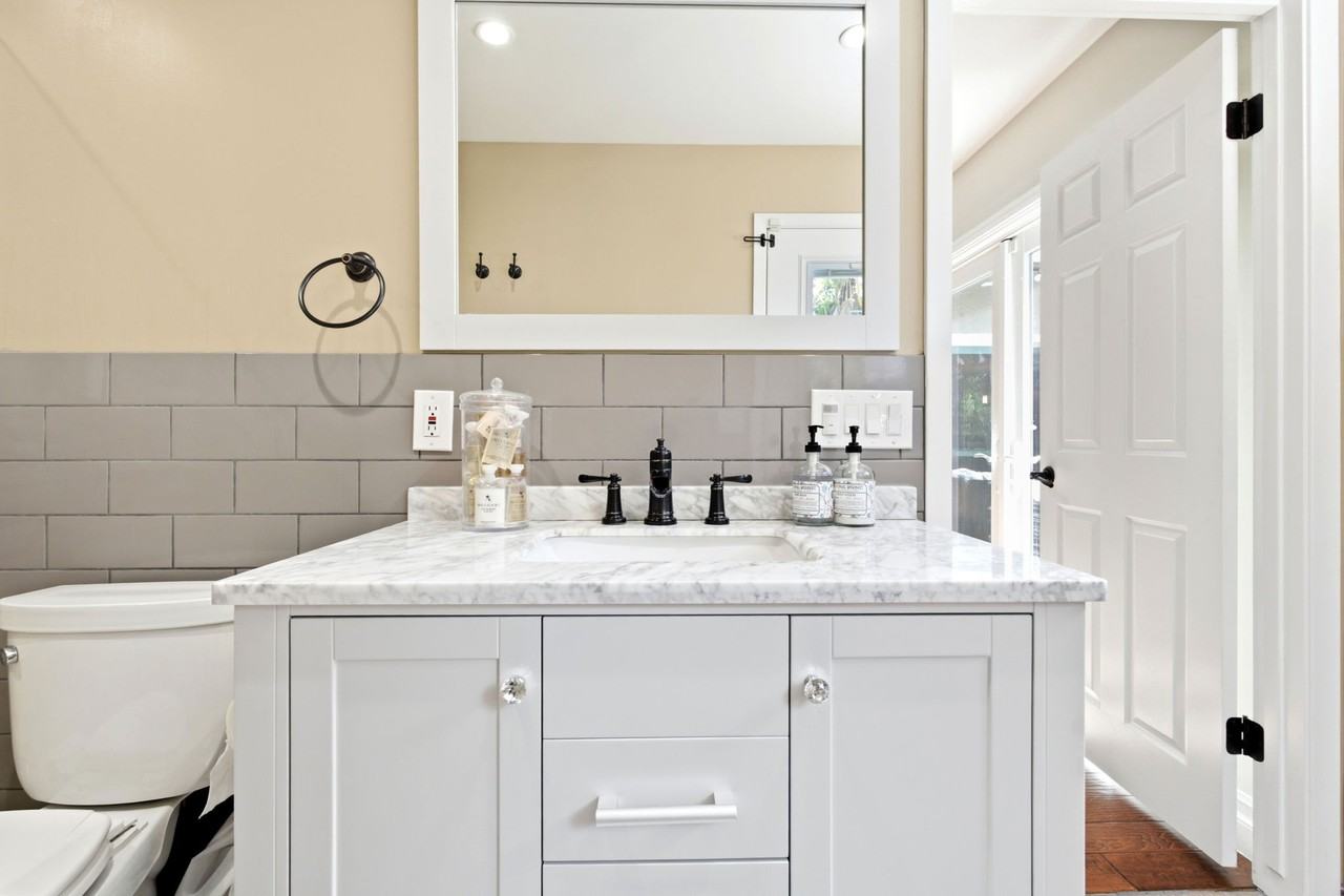 2037 Diablo Rd - Photo 4 of 50