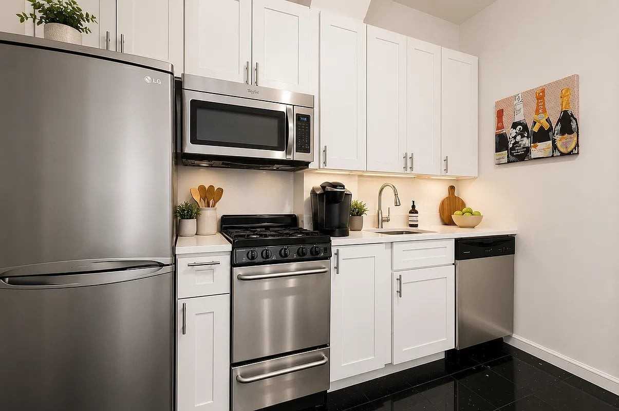 220 Sullivan St #1B - Photo 3 of 9